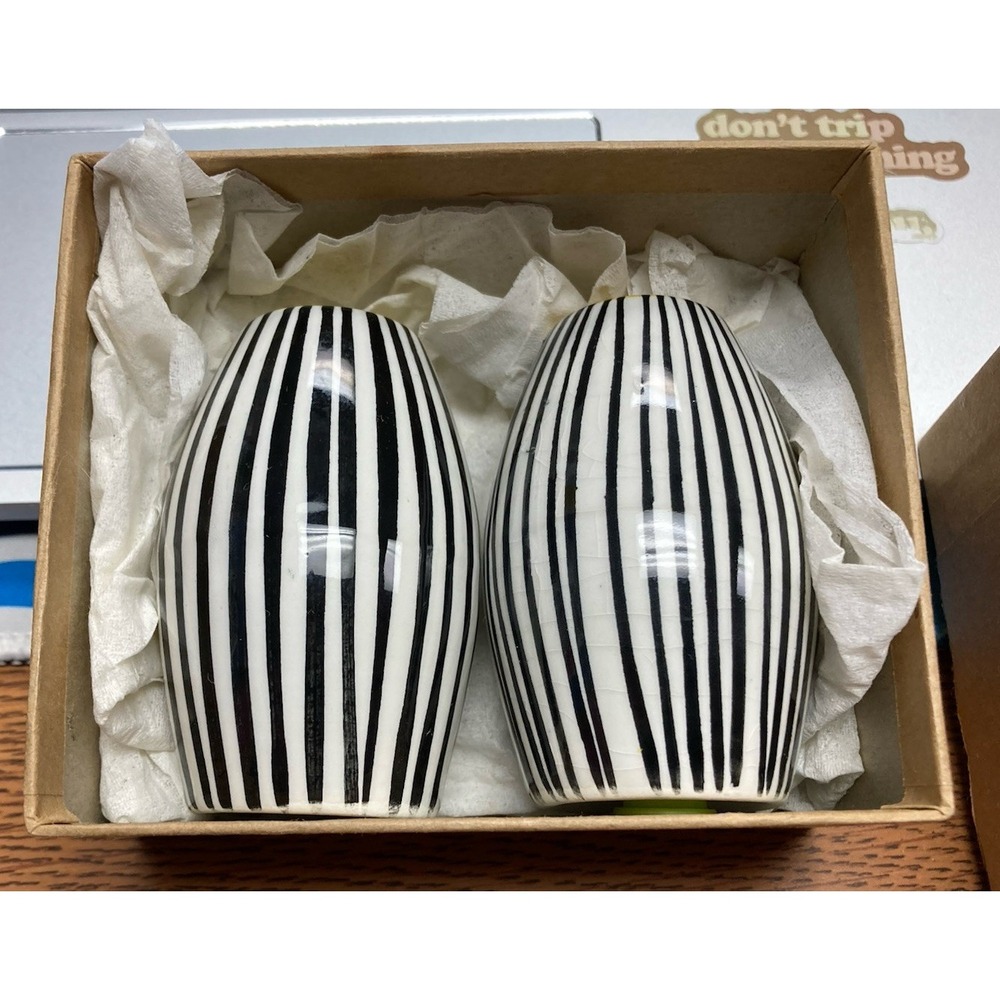 Vintage Secla Black & White Drum Style Salt & Pepper Shakers Portugal - Picture 3 of 15